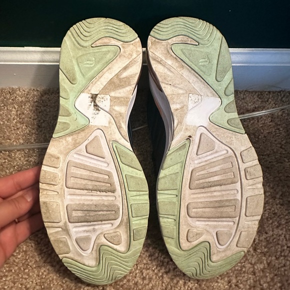 Fabletics sneakers size 7, navy with navy laces - Picture 2 of 5